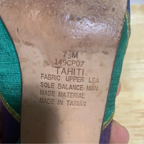 Vintage Women Tahití CAPEZIO‎ 7.5 Multicolored Fabric 2" Kitten Heel Pumps - Picture 7 of 7
